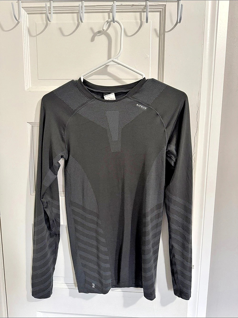Decathlon Kiprun Skincare Long-Sleeved Running T-Shirt Black, brand new